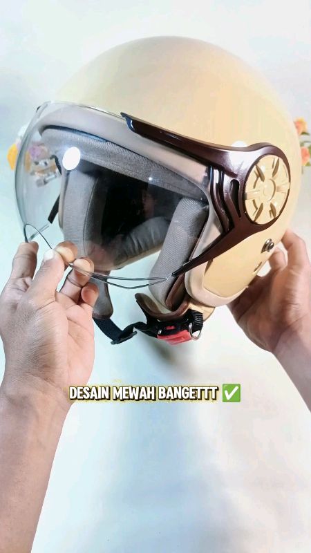 Helm Cargloss Hijab Retro #ViralDiShopeeVideo #DiskonRacunShopee #shopeevideo #helmbogo #helmcargloss #helmretro #helmhijab