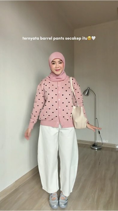 cakep amat look ini!?? #OOTDFashionShopee #RacunShopee #cardigan #barrelpants