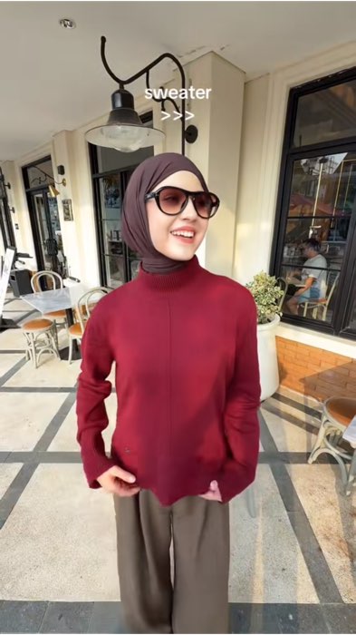 feelin' comfy in sweater👀🩷 #HeavenLights #youreverdaycomfort #HLforBasic #modestfashion #ootdfashion #RacunShopeeCheck #shopeevideo