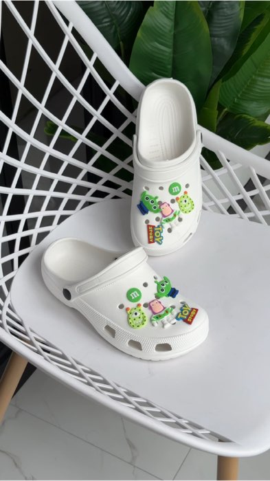 Sandal clog wanita pria karakter lucu anti slip casual kekinian #sandalcrocslucu #sandalclogkarakter #sandalcouple #sandalantislip #sandalcasualkorea