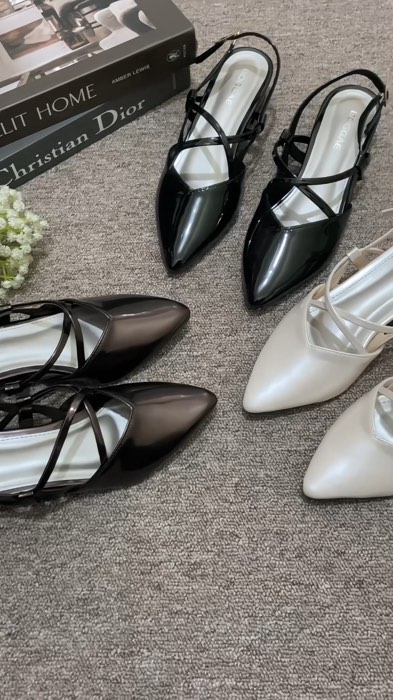 #heelscantik #sandalwanita #heelswanitakekinian #CODinAp #ShopeeCOD #shopeevideo #ShopeeFashionHaul