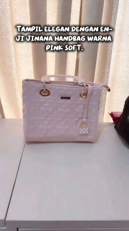 tas en-ji wanita #tasselempangwanita #tasselempang #tas #taswanita #ShopeeCOD #ShopeeLook #shopeevideo #SpillRacunShopee #