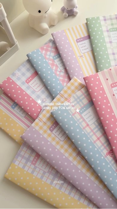 sampul buku warna baruuu!! yg suka colorful ala Y2K style wajib punya sii😍💗