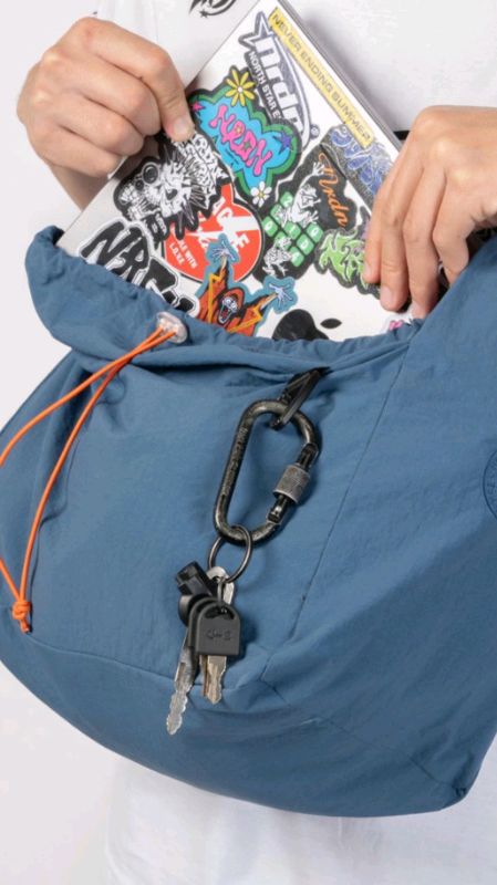 Satu tas untuk semua gaya, cocok dipakai kuliah, kerja, atau jalan santai #tasselempangkekinian #RacunShopeeCheck #DiskonRacunShopee #TermurahDiShopee