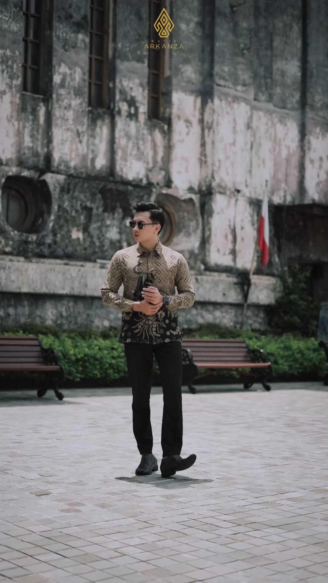 Elegan dengan sentuhan Astana Kala. Lengkapi koleksi Batikmu sekarang! #batikarkanza #batikmodern #batikkeren #batikviral