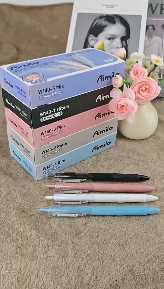 Pulpen gel tip gemas Aimilo 🖊️ 1 pack isi 12! Tinta halus & lancar, nyaman buat sekolah, kerja, journaling. Borong yuk 💕
#Aimilo #PulpenGel #atk