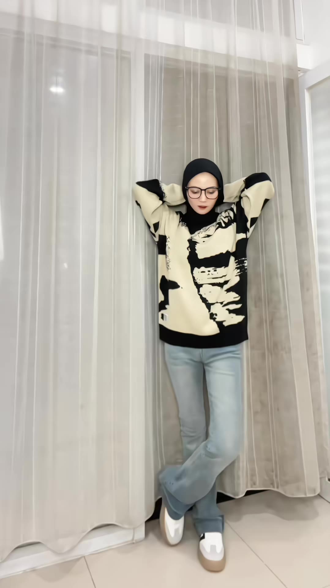 Cakep pwoool sweater nya wajib punyaaa🤜🏻🤛🏻 #OOTD #rekomendasisweater #outfitnongki #outfitideas #inspirationoutfit
