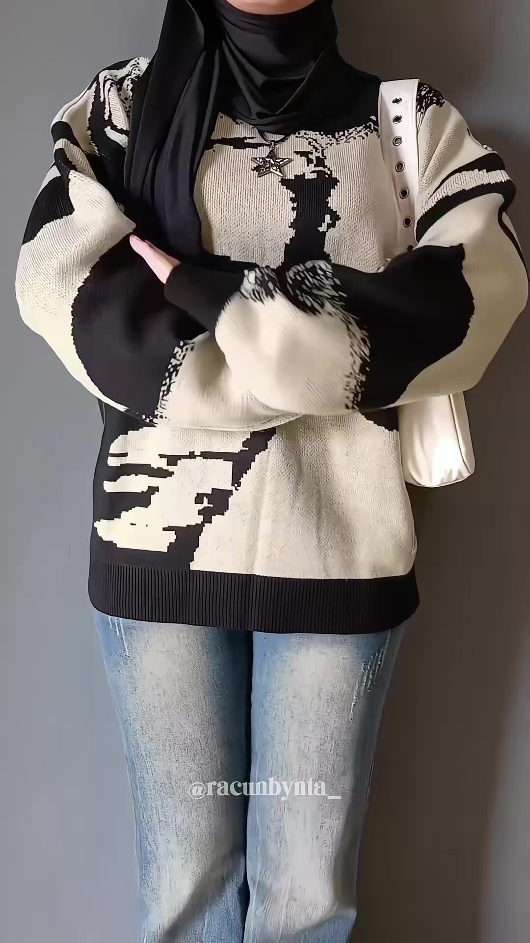 suka banget sama sweaternya✨️ #cosmicclothes #sweaterrajut #sweateroversize #sweaterkatun #sweaterweather #crewneck #outfitideas