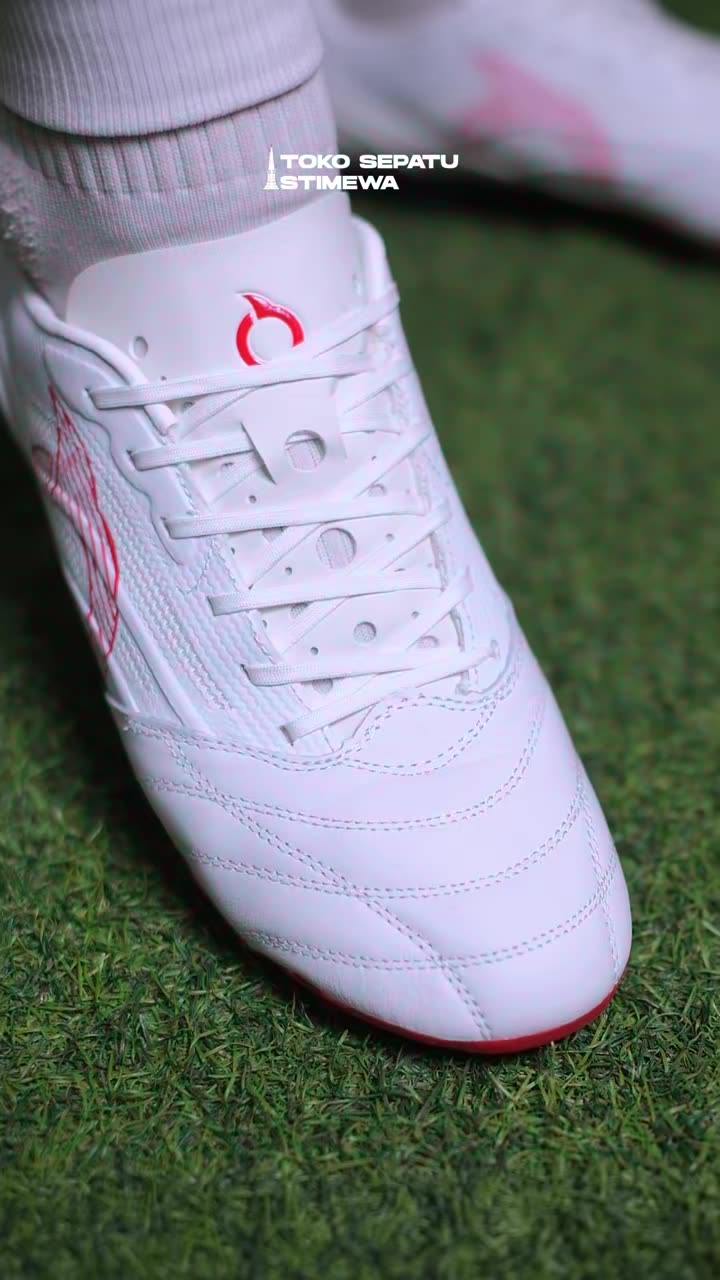 Ortuseight Catalyst Vision V5 K-Lea, sepatu bola masterpiece dari  yang khas dengan upper Kangoroo leathernya kini sudah memasuki generasi kelima. Buat kamu yang incer sepatu ini, langsung aja amankan sekarang juga karena stock terbatas. 😉👌🏻 #O...