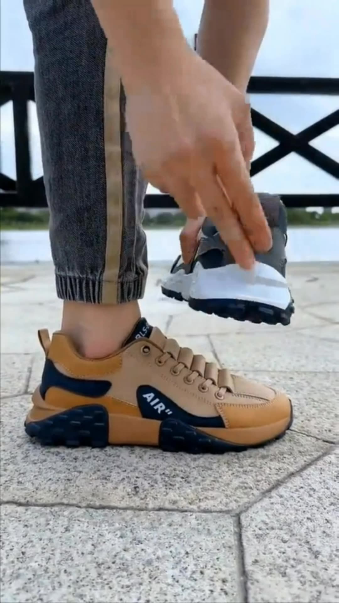 Sepatu Sneakers Keren #sepatusneakers #RacunShopee #DiskonRacunShopee #ViralDiShopeeVideo #GratisOngkirRP0