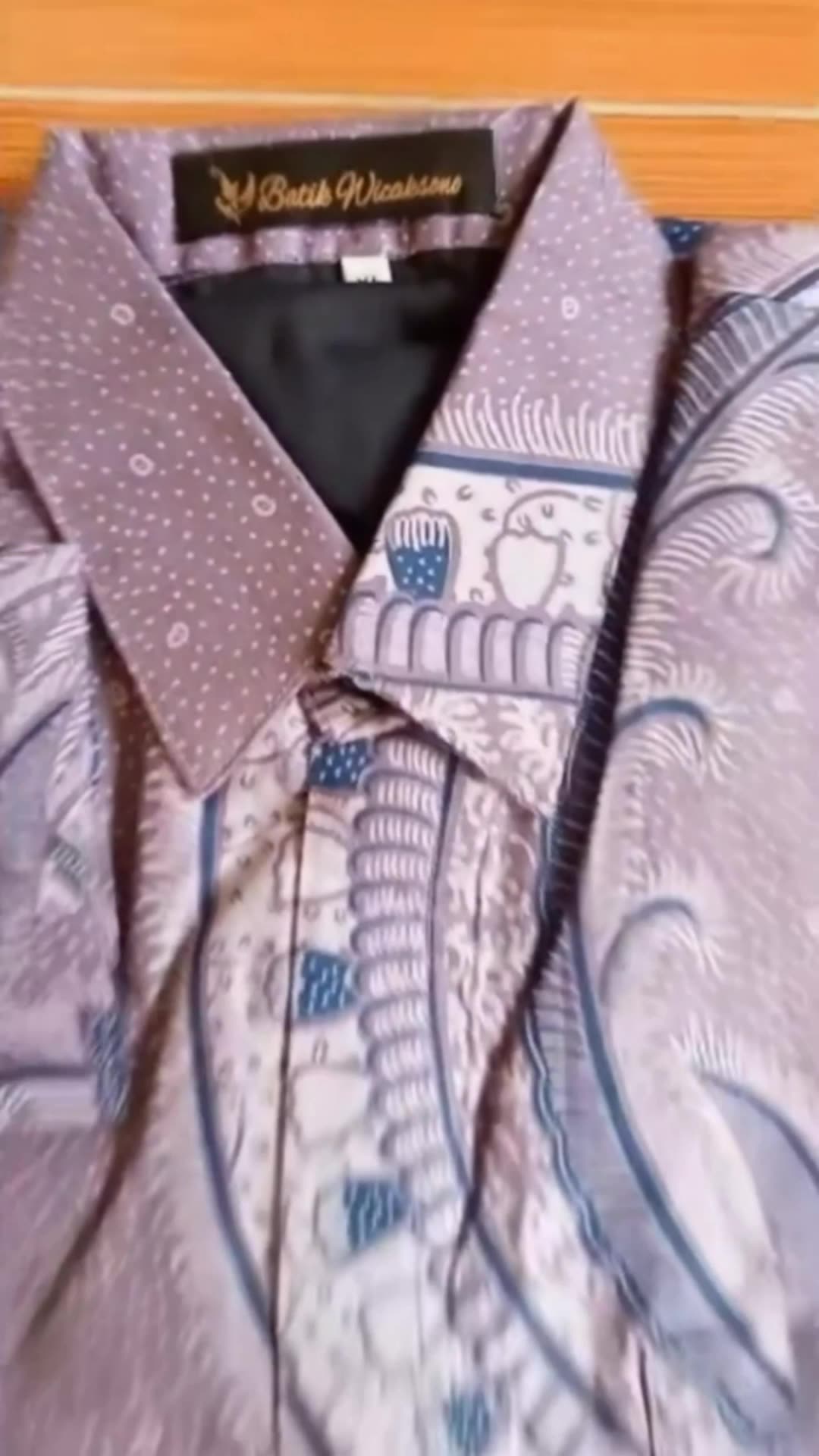 Batik Taro atau mouve Kekinian, trendy, slimfit, bahan adem, batik lapis furing dijamin awet. #batiktaro #batikpria #kemejabatikpria #kemejabatik