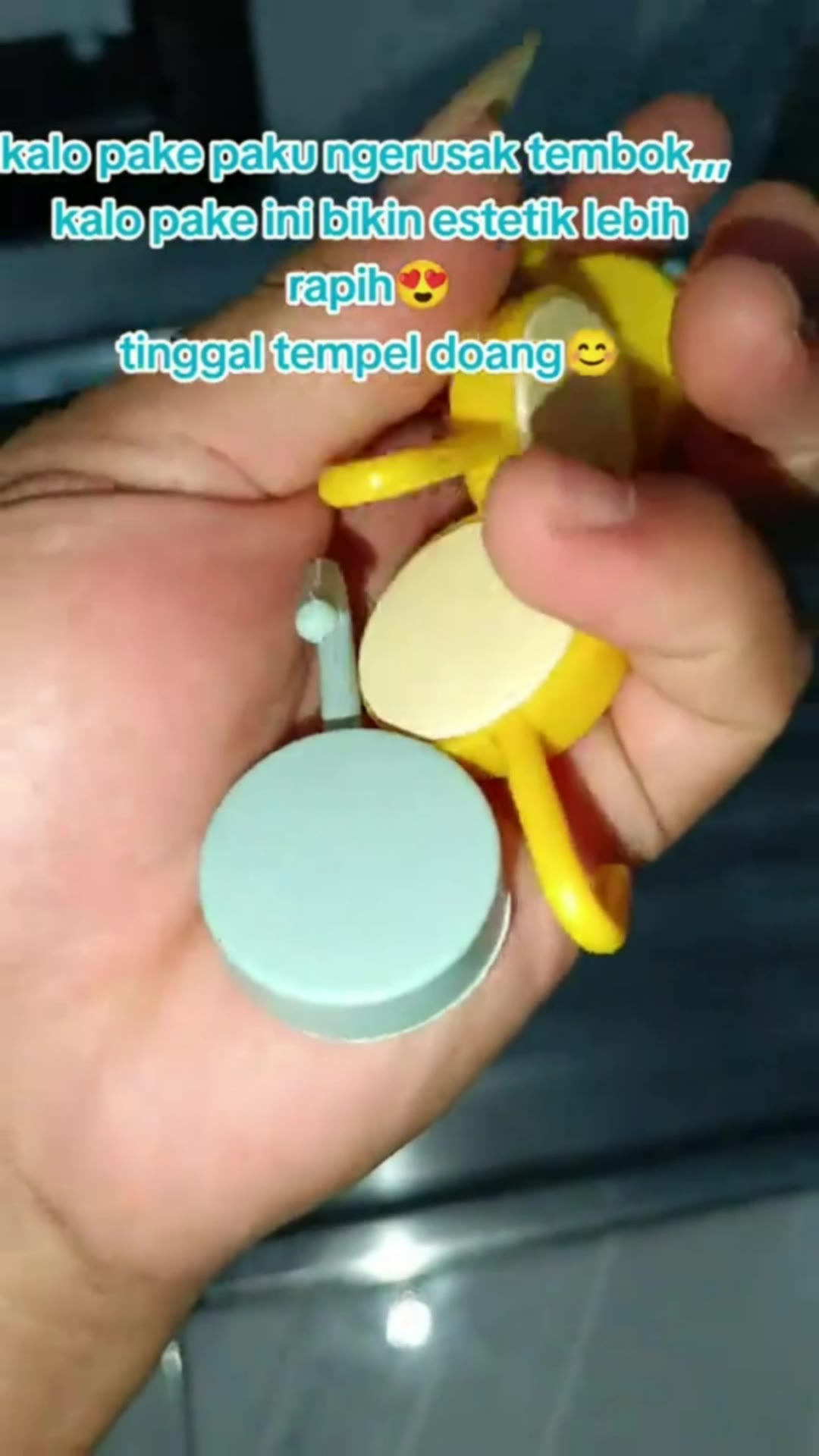 Pengait tembok #pengaittembok #hooktembok #hookgantungankunci #hooktempel #hooktempeldinding #RacunShopee #shopeevideo #ShopeeLook #shopeevideofeed
